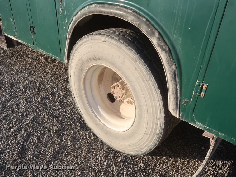 image for item DJ2277 2000 International 4700  utility truck with crane