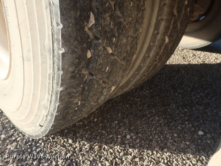 image for item DJ2277 2000 International 4700  utility truck with crane