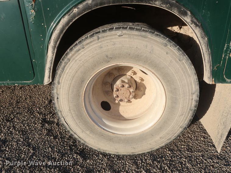 image for item DJ2277 2000 International 4700  utility truck with crane