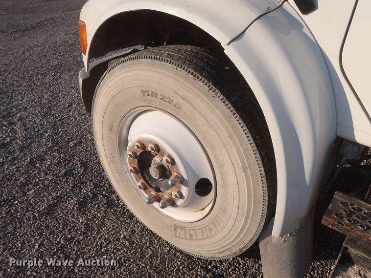 image for item DJ2277 2000 International 4700  utility truck with crane