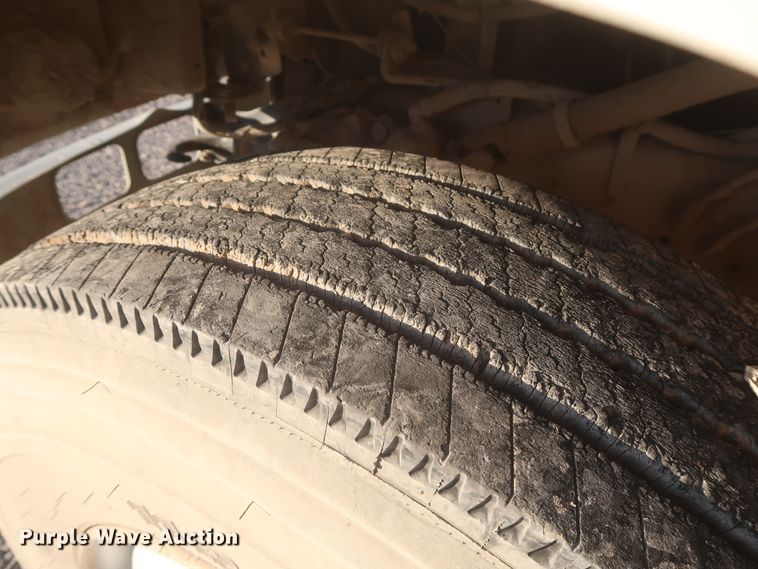 image for item DJ2277 2000 International 4700  utility truck with crane