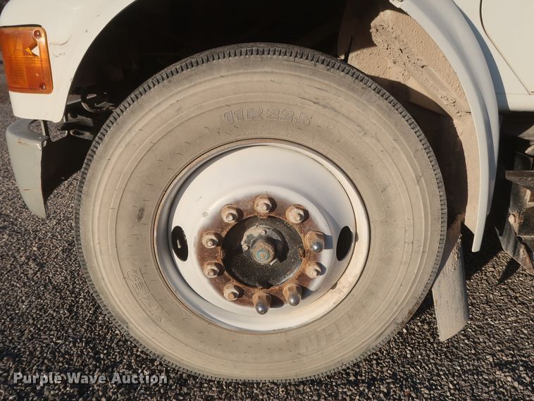 image for item DJ2277 2000 International 4700  utility truck with crane