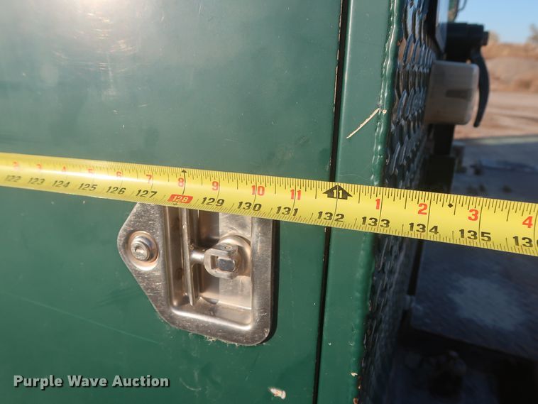 image for item DJ2277 2000 International 4700  utility truck with crane