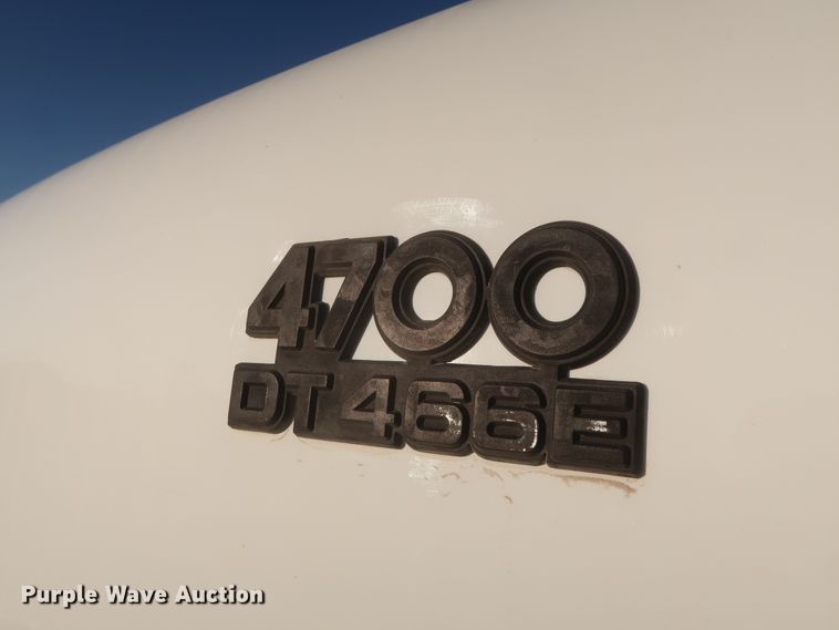 image for item DJ2277 2000 International 4700  utility truck with crane