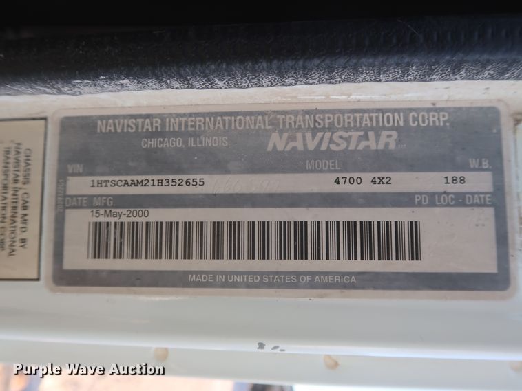 image for item DJ2277 2000 International 4700  utility truck with crane