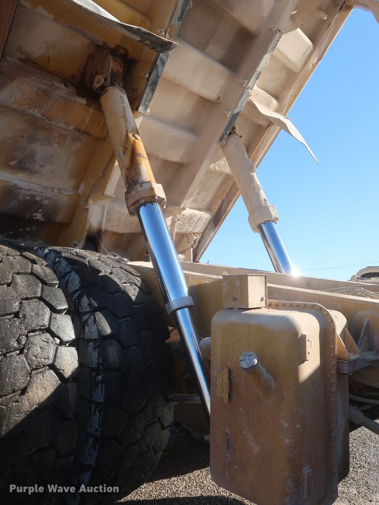 image for item DJ2278 2006 Caterpillar 773E  haul truck