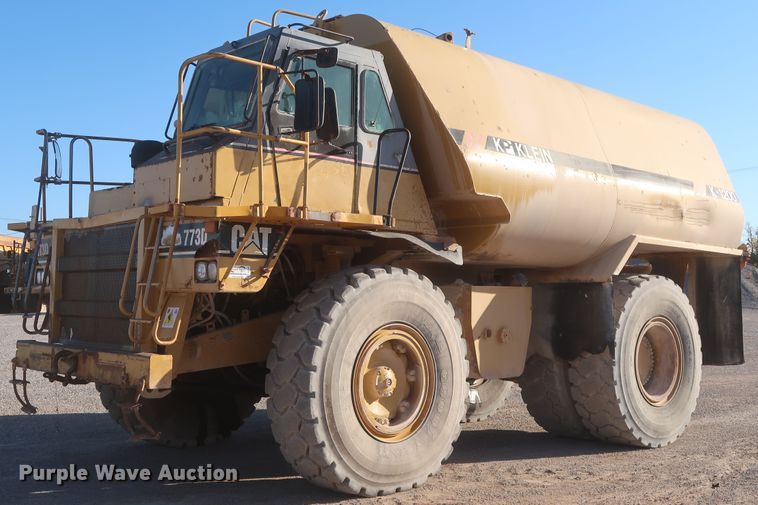 image for item DJ2282 1999 Caterpillar 773D  water wagon