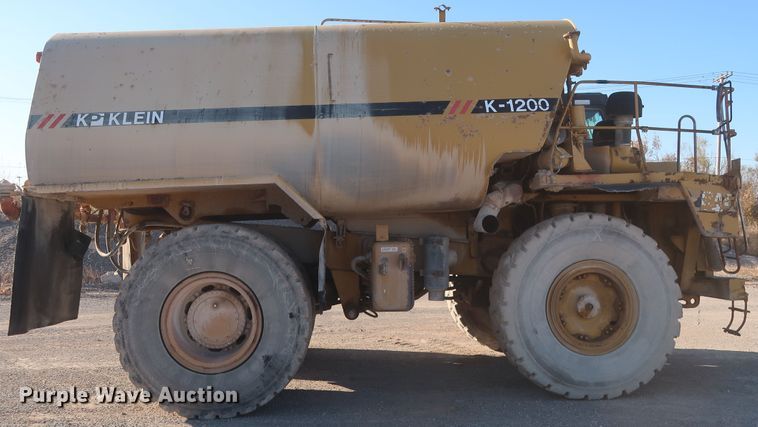 image for item DJ2282 1999 Caterpillar 773D  water wagon