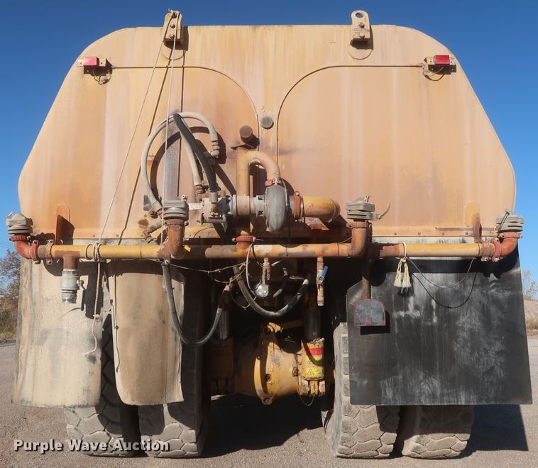 image for item DJ2282 1999 Caterpillar 773D  water wagon