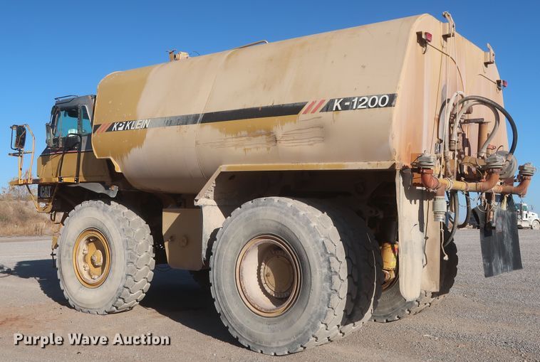 image for item DJ2282 1999 Caterpillar 773D  water wagon