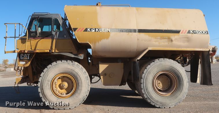 image for item DJ2282 1999 Caterpillar 773D  water wagon