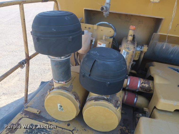 image for item DJ2282 1999 Caterpillar 773D  water wagon