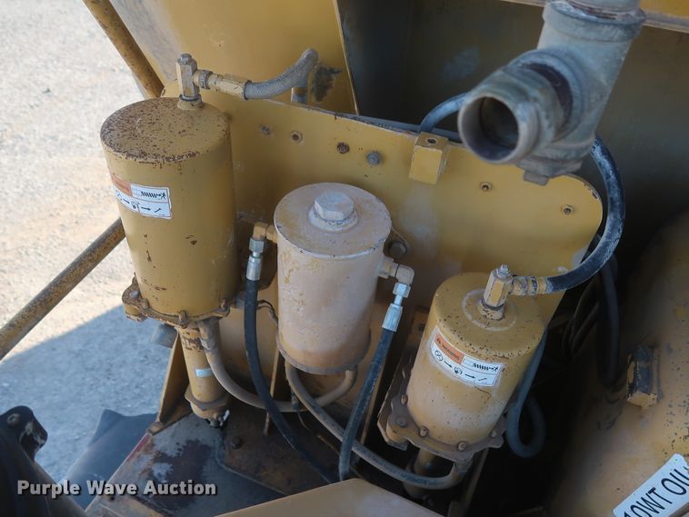 image for item DJ2282 1999 Caterpillar 773D  water wagon