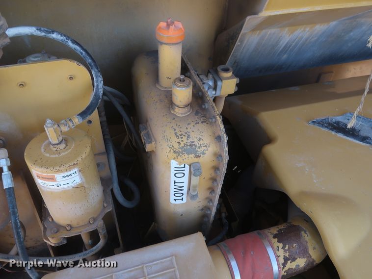 image for item DJ2282 1999 Caterpillar 773D  water wagon