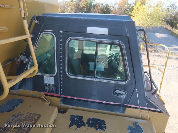 image for item DJ2282 1999 Caterpillar 773D  water wagon