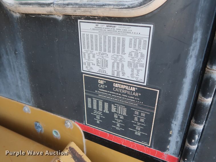 image for item DJ2282 1999 Caterpillar 773D  water wagon