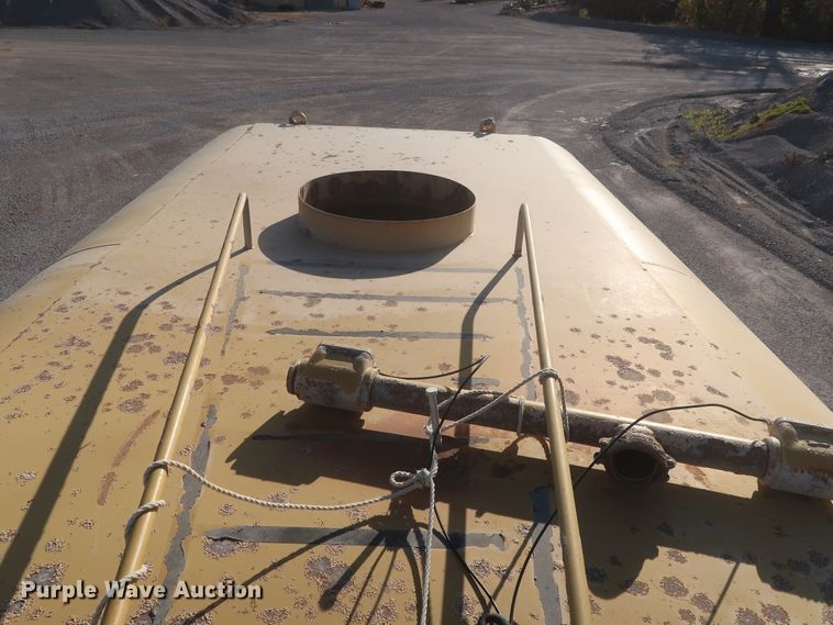 image for item DJ2282 1999 Caterpillar 773D  water wagon