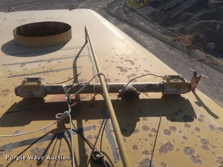 image for item DJ2282 1999 Caterpillar 773D  water wagon