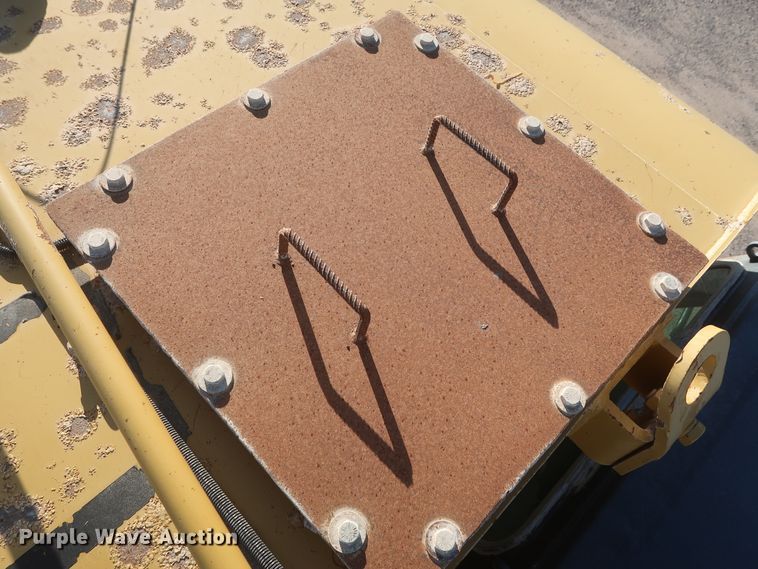 image for item DJ2282 1999 Caterpillar 773D  water wagon