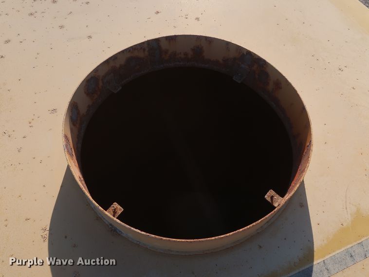 image for item DJ2282 1999 Caterpillar 773D  water wagon