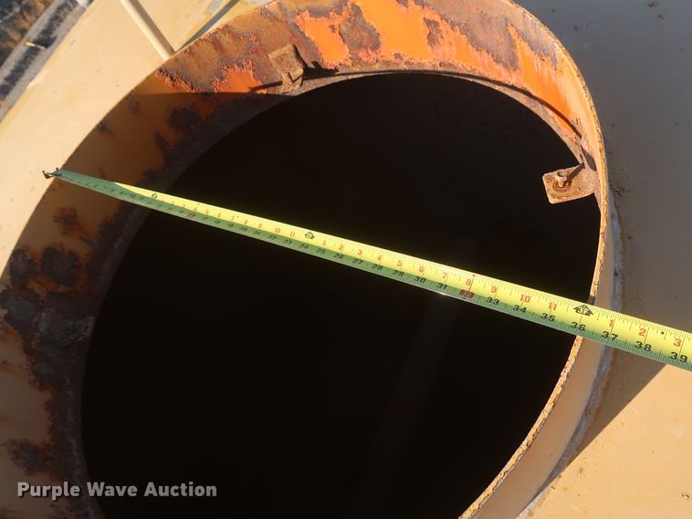 image for item DJ2282 1999 Caterpillar 773D  water wagon