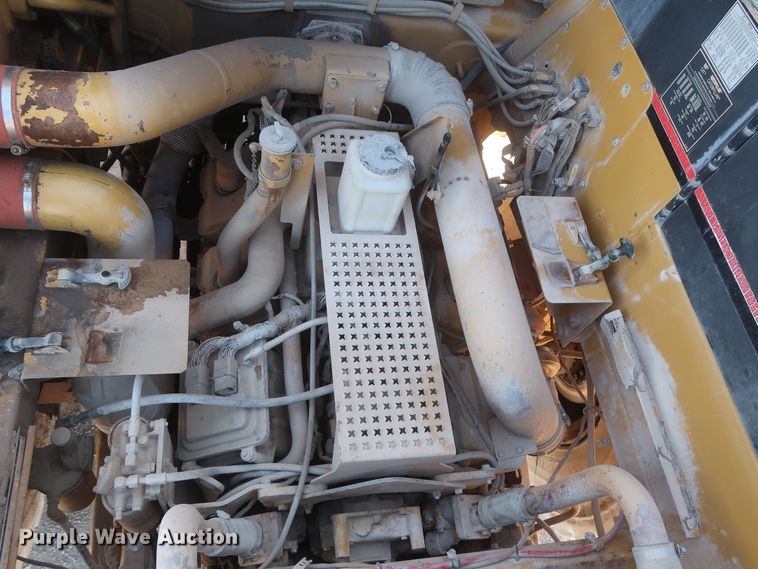 image for item DJ2282 1999 Caterpillar 773D  water wagon