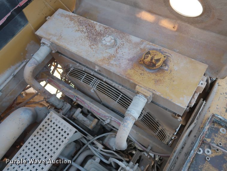 image for item DJ2282 1999 Caterpillar 773D  water wagon