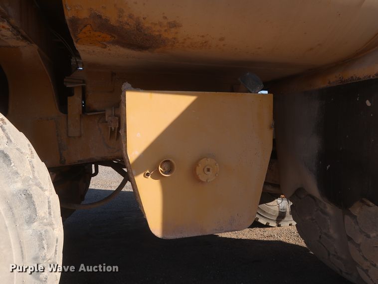 image for item DJ2282 1999 Caterpillar 773D  water wagon