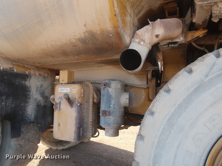 image for item DJ2282 1999 Caterpillar 773D  water wagon