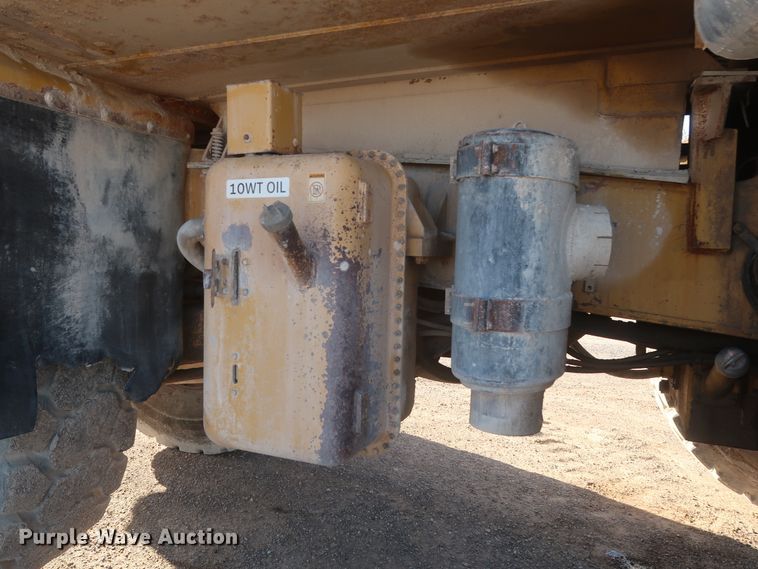 image for item DJ2282 1999 Caterpillar 773D  water wagon