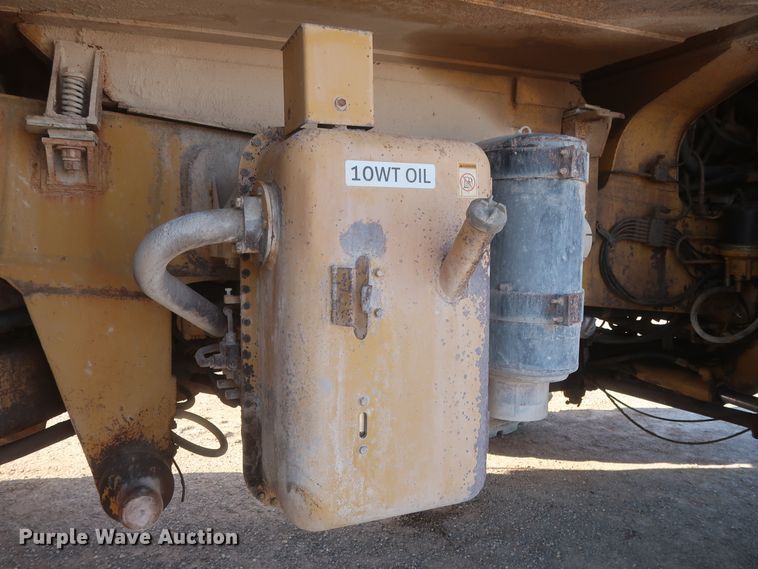 image for item DJ2282 1999 Caterpillar 773D  water wagon
