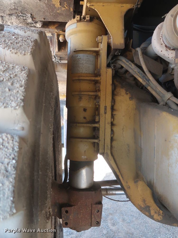 image for item DJ2282 1999 Caterpillar 773D  water wagon