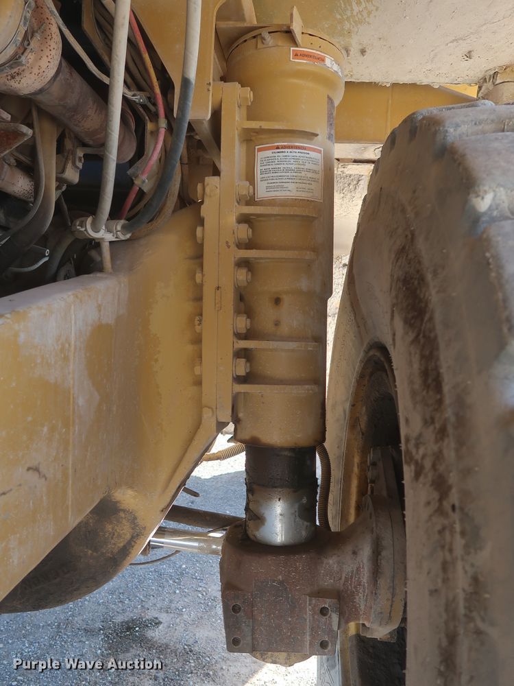 image for item DJ2282 1999 Caterpillar 773D  water wagon