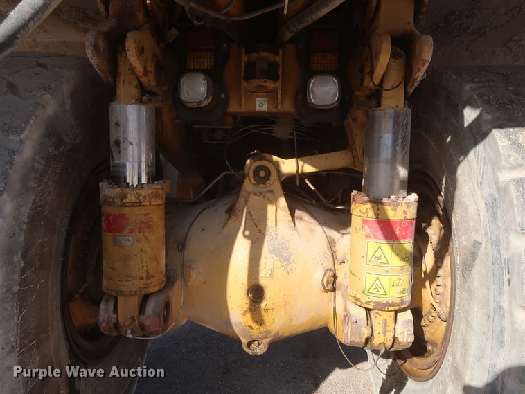 image for item DJ2282 1999 Caterpillar 773D  water wagon