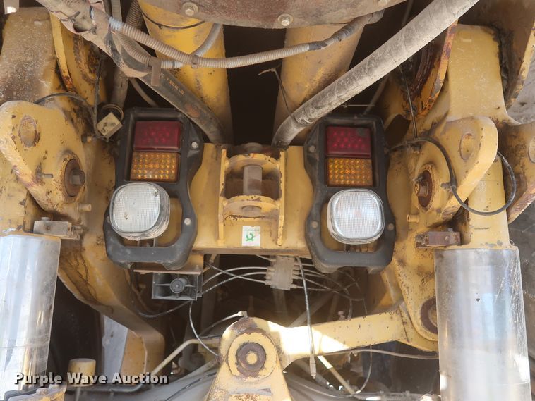 image for item DJ2282 1999 Caterpillar 773D  water wagon