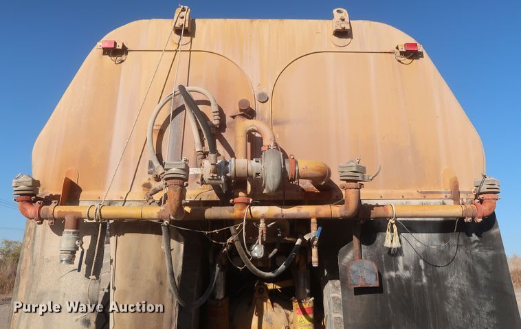 image for item DJ2282 1999 Caterpillar 773D  water wagon