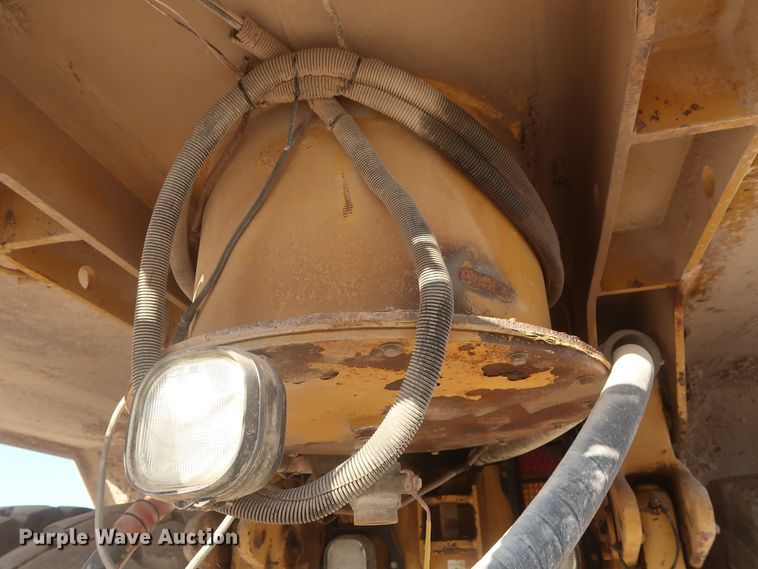 image for item DJ2282 1999 Caterpillar 773D  water wagon