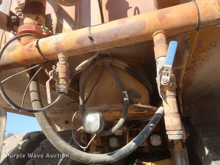 image for item DJ2282 1999 Caterpillar 773D  water wagon