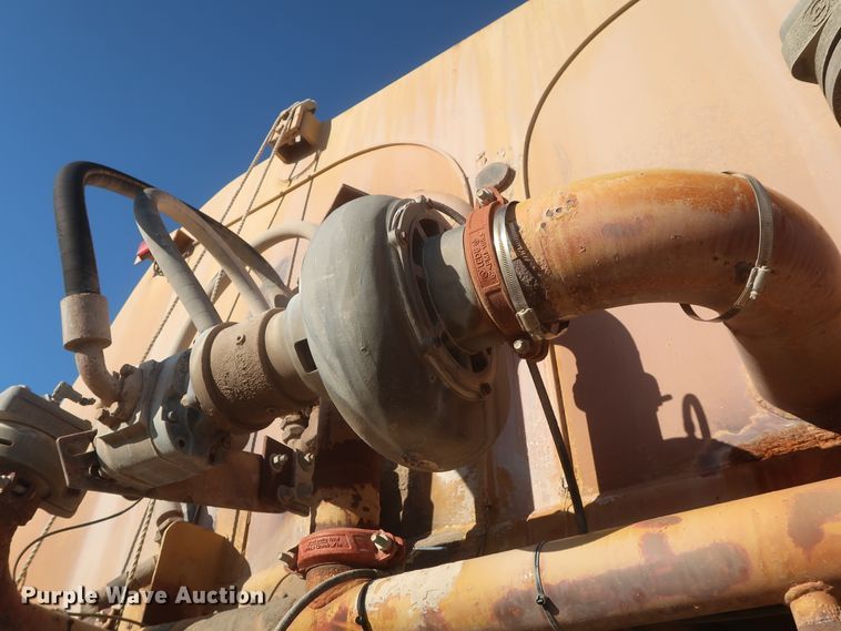 image for item DJ2282 1999 Caterpillar 773D  water wagon