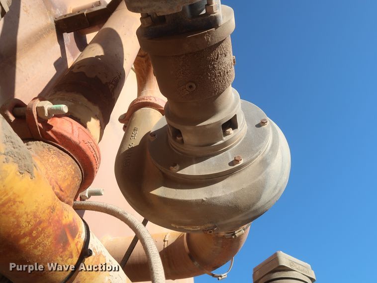 image for item DJ2282 1999 Caterpillar 773D  water wagon