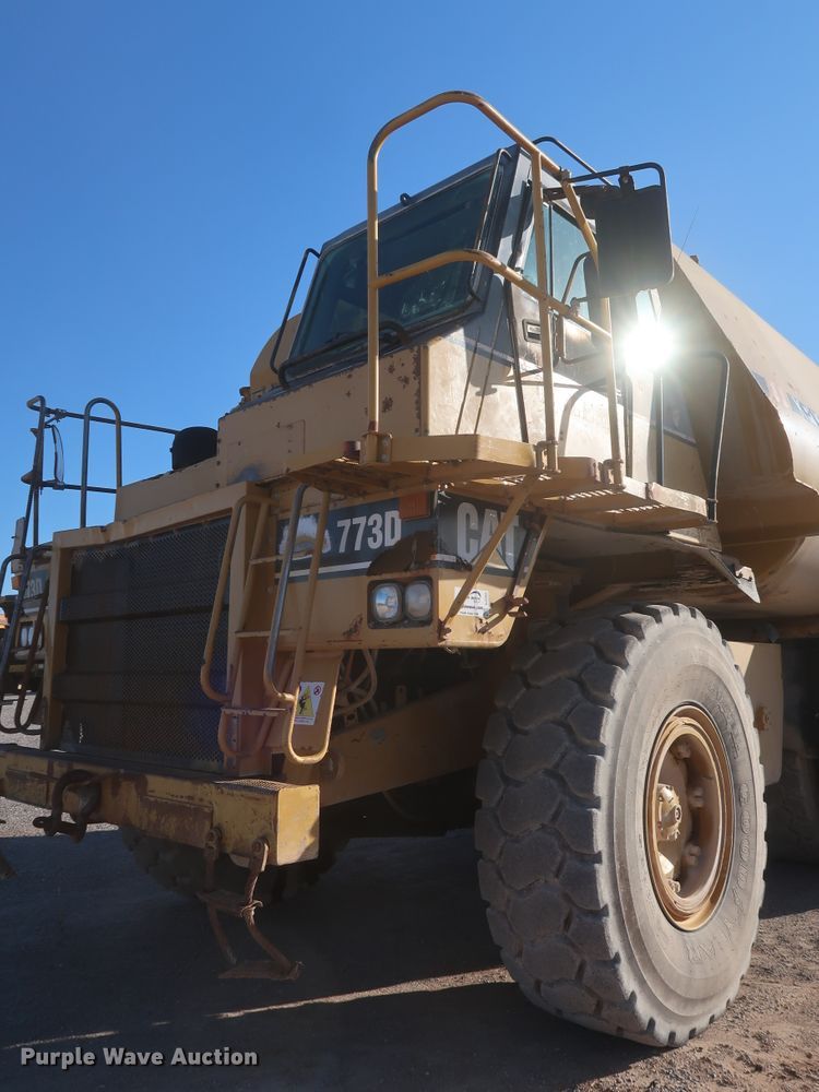 image for item DJ2282 1999 Caterpillar 773D  water wagon