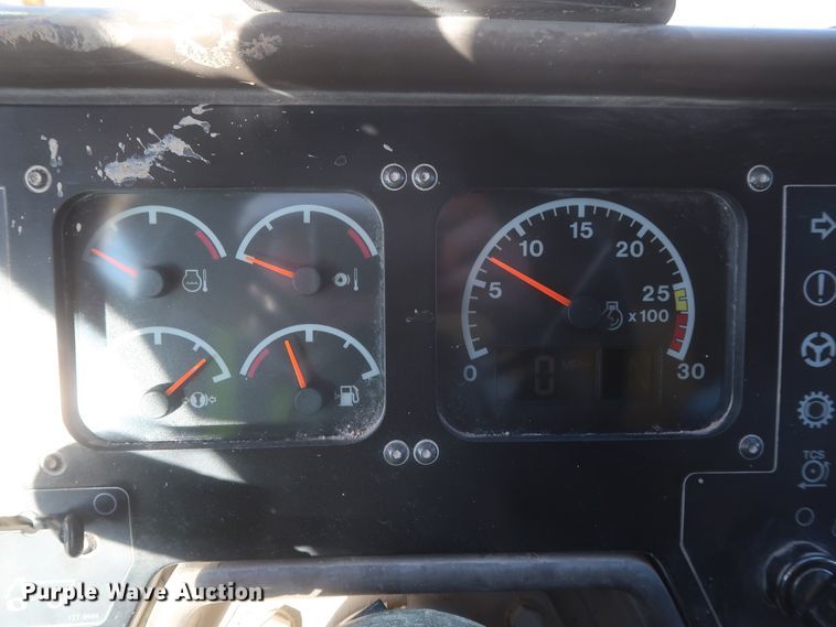 image for item DJ2282 1999 Caterpillar 773D  water wagon