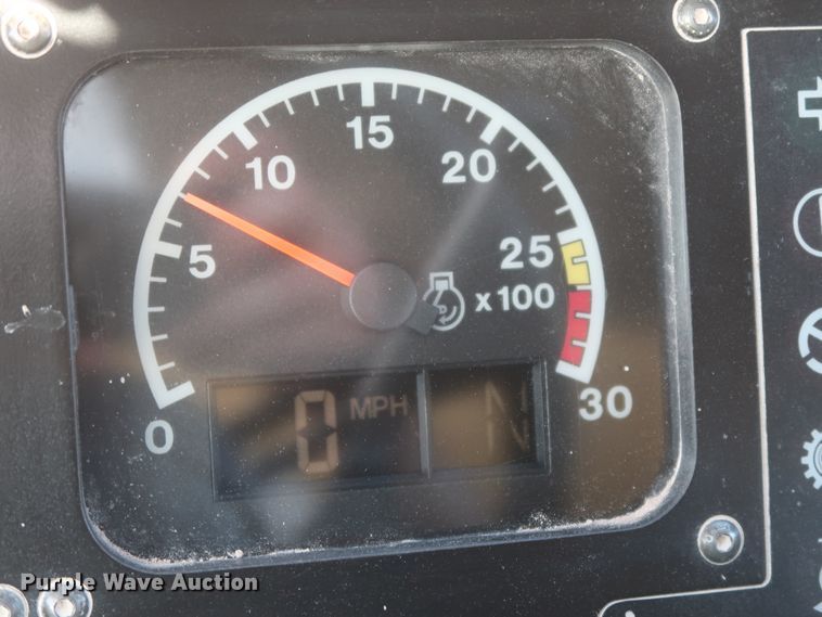 image for item DJ2282 1999 Caterpillar 773D  water wagon