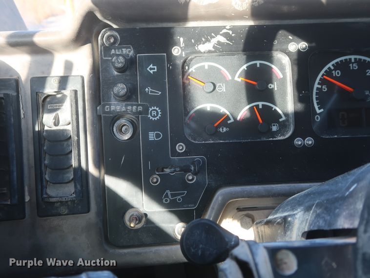 image for item DJ2282 1999 Caterpillar 773D  water wagon