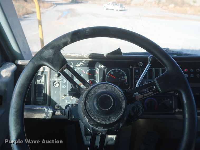 image for item DJ2282 1999 Caterpillar 773D  water wagon