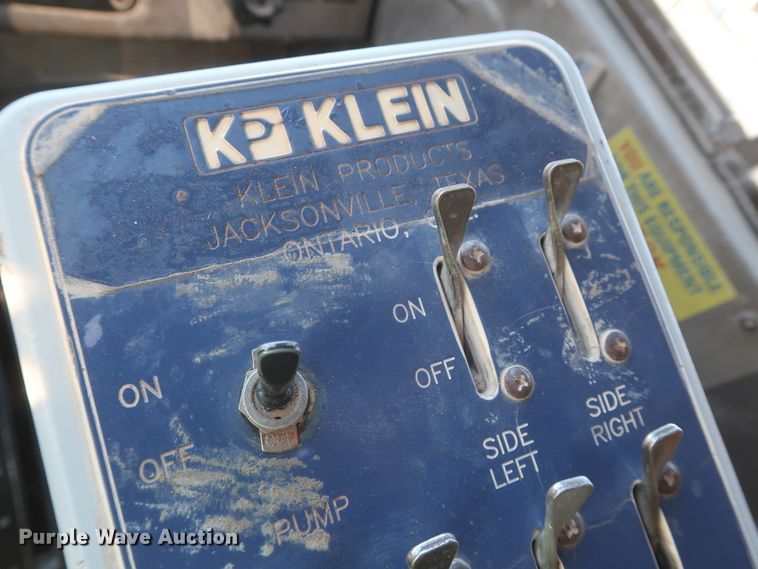 image for item DJ2282 1999 Caterpillar 773D  water wagon