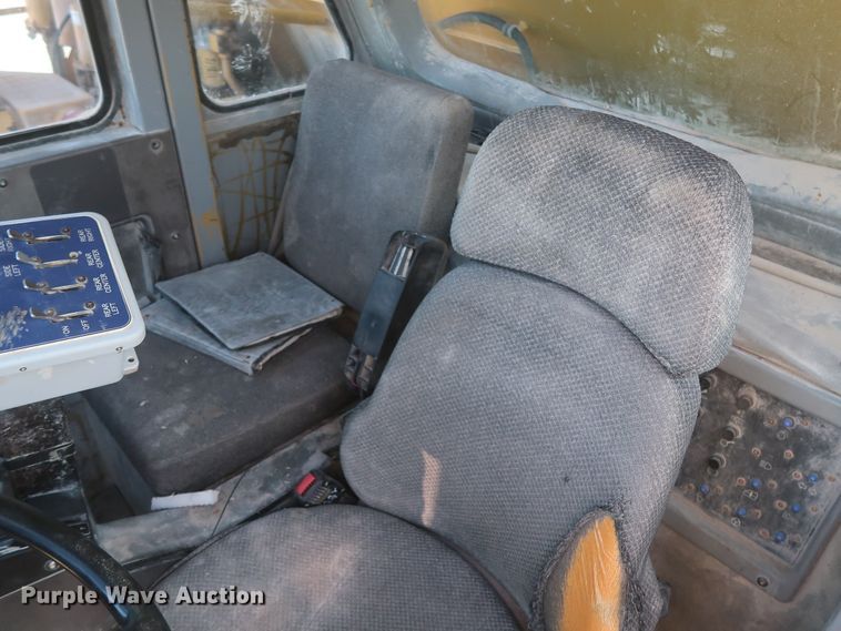 image for item DJ2282 1999 Caterpillar 773D  water wagon