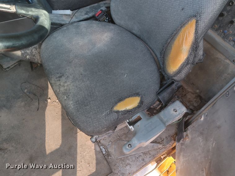 image for item DJ2282 1999 Caterpillar 773D  water wagon