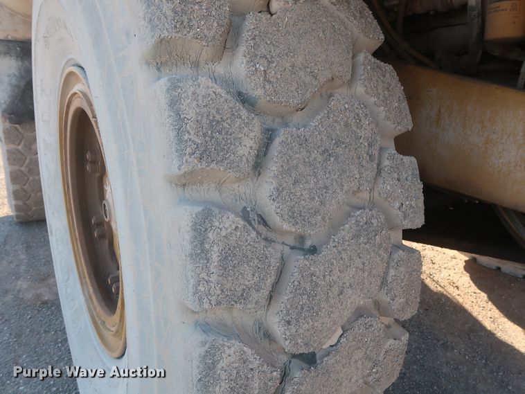 image for item DJ2282 1999 Caterpillar 773D  water wagon