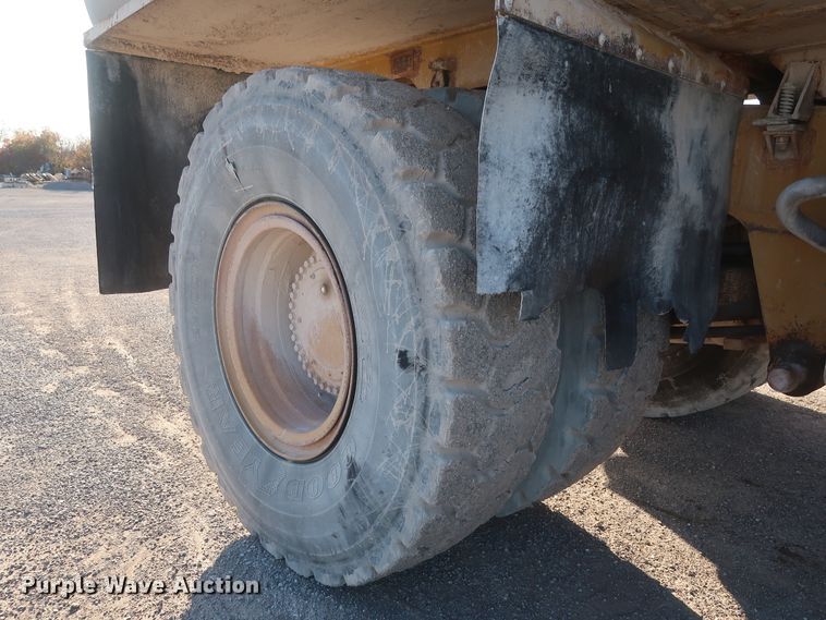 image for item DJ2282 1999 Caterpillar 773D  water wagon